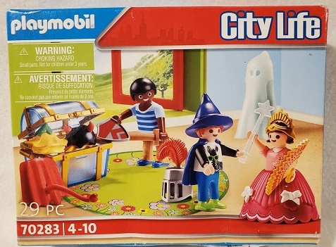 70283 City Life  BAMBINI CON IL BAULE DEI TRAVESTIMENTI