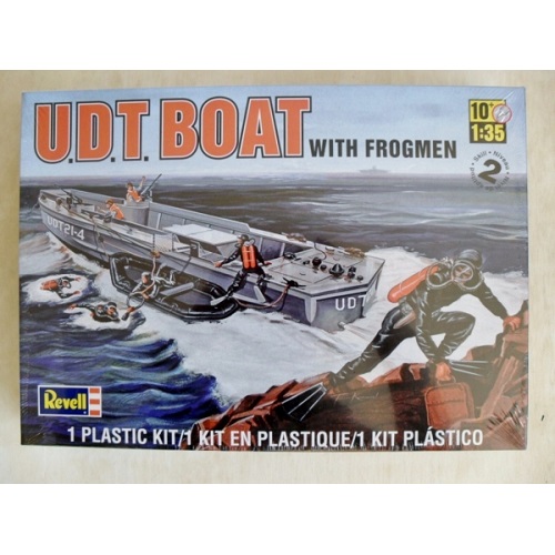 1/35 U.D.T. BOAT WITH FROGMEN