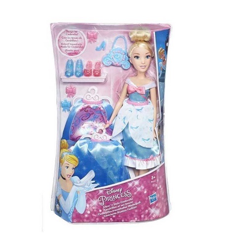 Cenerentola con abiti e accessori